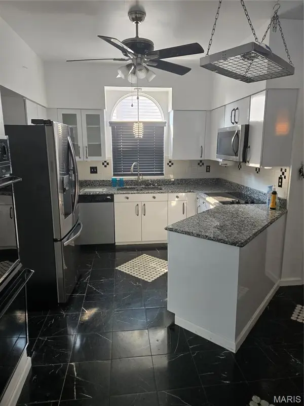 4139 Westminster PL, St Louis, MO 63108
