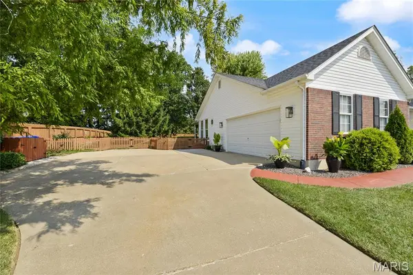 38 Fawn Valley CIR, St Peters, MO 63376