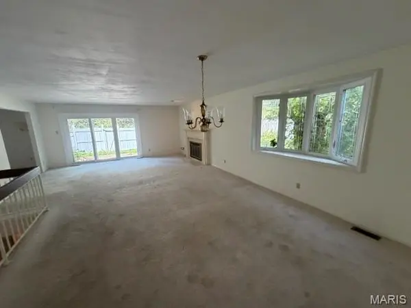 16323 Bellingham DR, Chesterfield, MO 63017