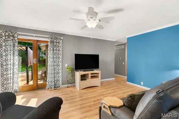 2424 Country Wood DR, Maryland Heights, MO 63043