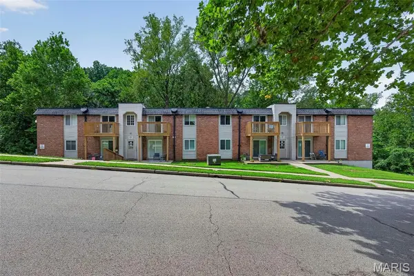 2812 Blackforest DR #C, St Louis, MO 63129