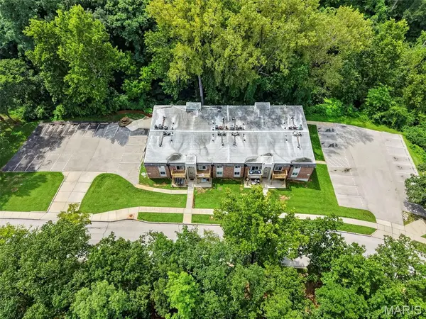 2812 Blackforest DR #C, St Louis, MO 63129
