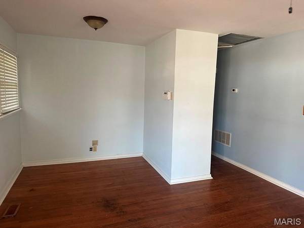 10370 Renfrew DR, St Louis, MO 63137