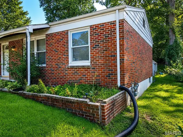 10448 Quaker DR, Dellwood, MO 63136