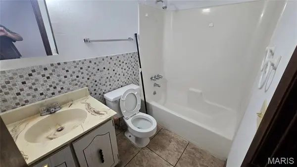 1911 E D ST #8, Belleville, IL 62221