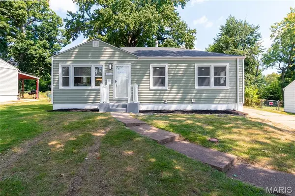 9866 Eastdell DR, Dellwood, MO 63136