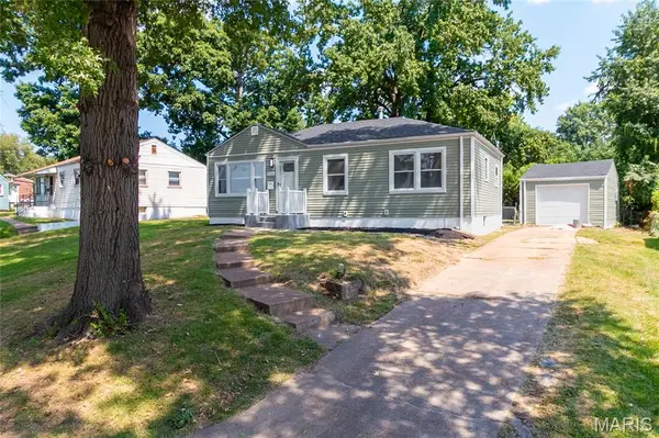 9866 Eastdell DR, Dellwood, MO 63136