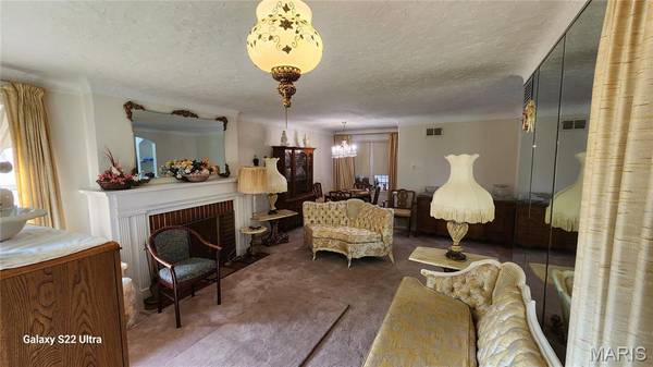 6830 Roberts AVE, University City, MO 63130