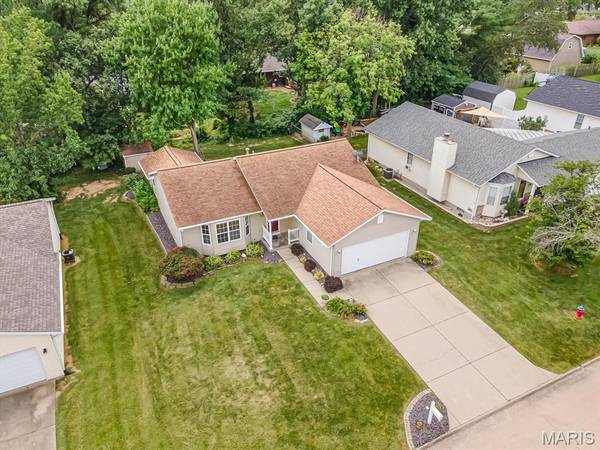 326 Briarwood DR, Waterloo, IL 62298