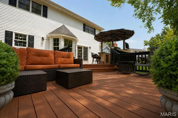 270 Canterbury LN, Highland, IL 62249