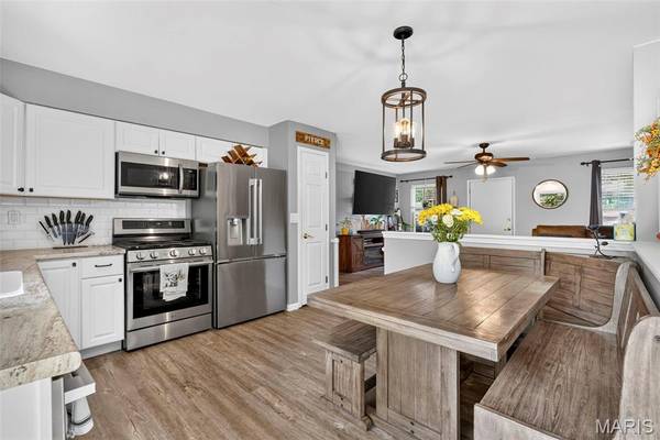 1297 Tracy LN, St Louis, MO 63125