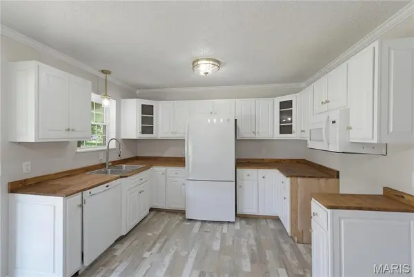 74 Kathy LN, Poplar Bluff, MO 63901