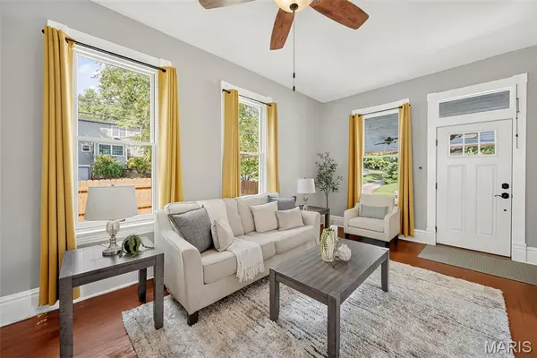 118 Lindenwood AVE, St Charles, MO 63301