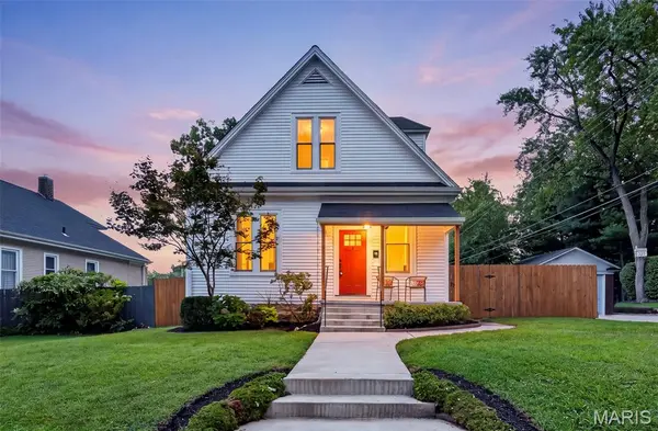 118 Lindenwood AVE, St Charles, MO 63301