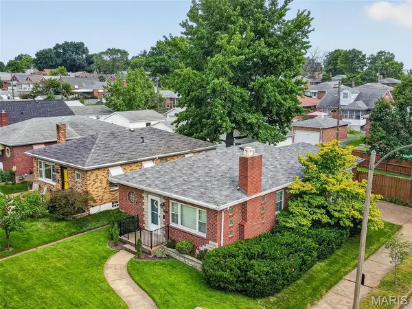 5690 Pernod AVE, St Louis, MO 63139