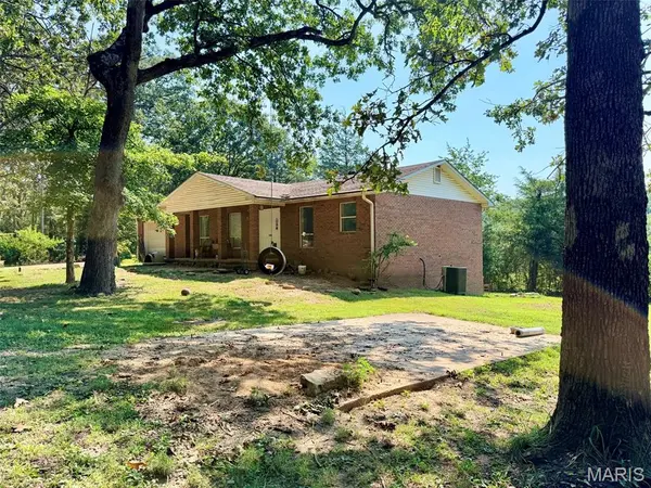 1512 County Road 421, Poplar Bluff, MO 63901
