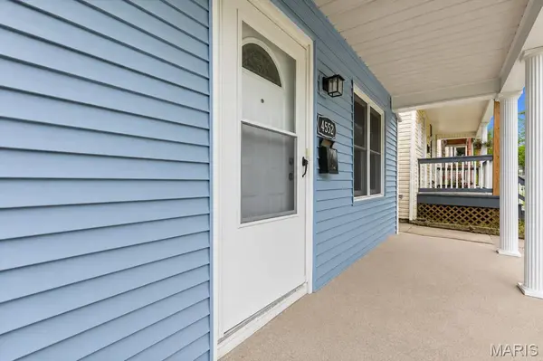 4552 Ray AVE, St Louis, MO 63116