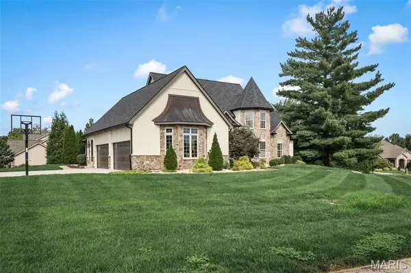107 Place De Yeager, Lake St Louis, MO 63367