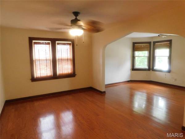 2904 Maywood AVE, St Louis, MO 63121