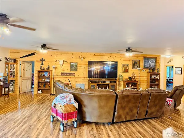 120 Rover LN, Poplar Bluff, MO 63901