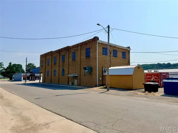 150 W Yoakum AVE, Chaffee, MO 63740