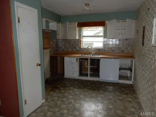 2321 Bennington PL, Maryland Heights, MO 63043