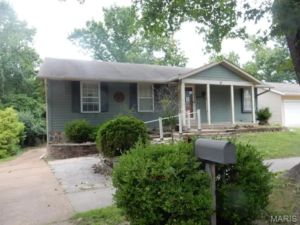 2321 Bennington PL, Maryland Heights, MO 63043
