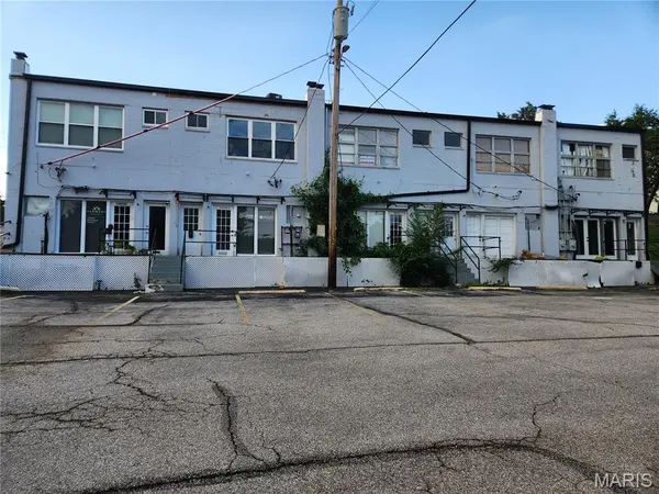 13016 Manchester RD, Des Peres, MO 63131