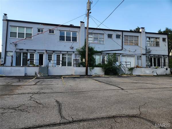 13016 Manchester RD, Des Peres, MO 63131