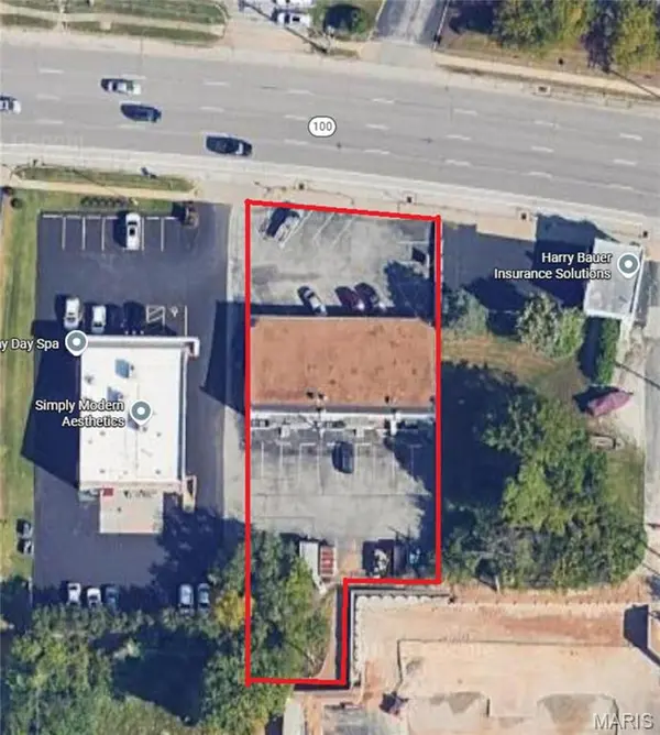 13016 Manchester RD, Des Peres, MO 63131