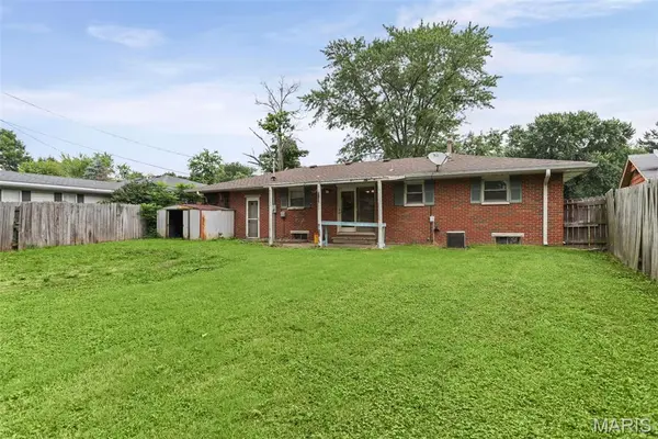 822 Amherst DR, East Alton, IL 62024