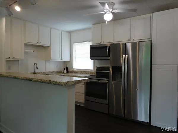 283 Ramsey LN, Ballwin, MO 63021