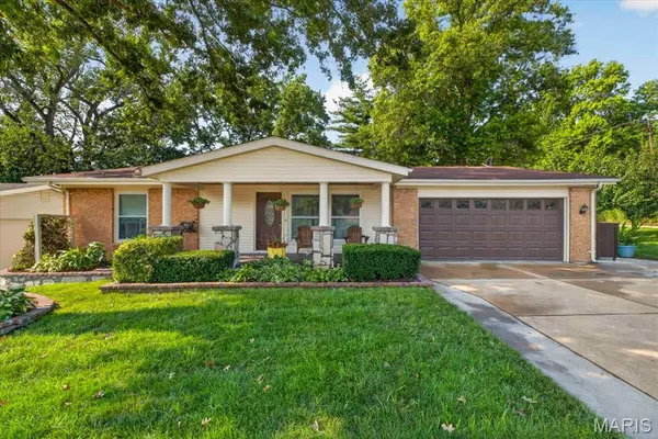 4482 Dantonaire PL, St Louis, MO 63128