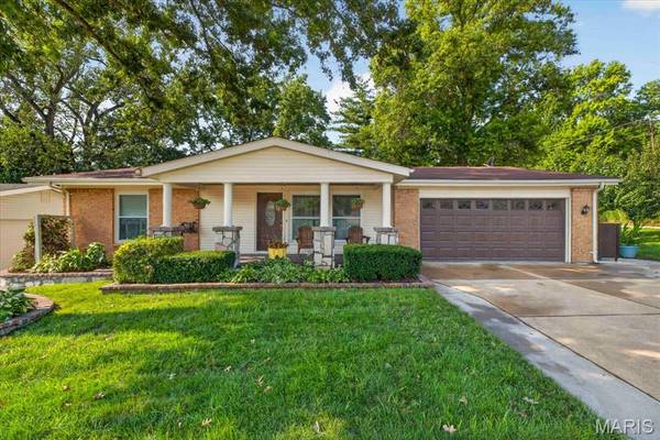 4482 Dantonaire PL, St Louis, MO 63128