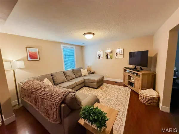 723 E Main, Greenville, IL 62246