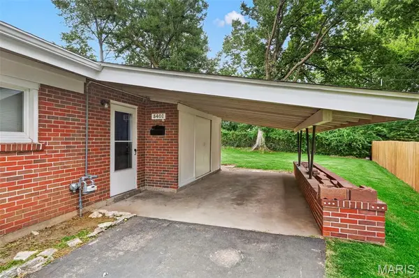 8401 Saint Olaf DR, Berkeley, MO 63134