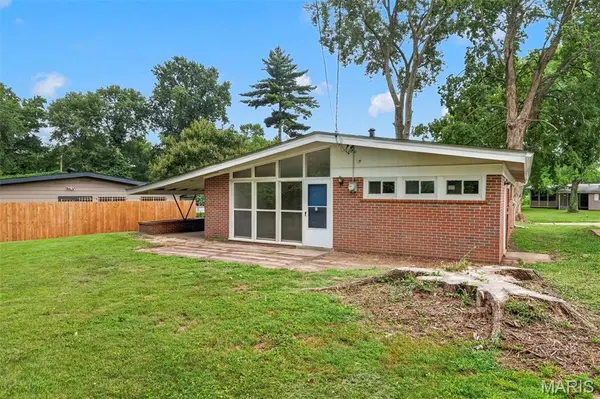 8401 Saint Olaf DR, Berkeley, MO 63134