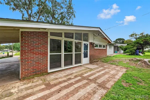 8401 Saint Olaf DR, Berkeley, MO 63134