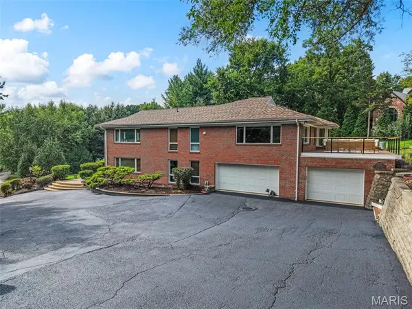 1757 Topping RD, Town And Country, MO 63131