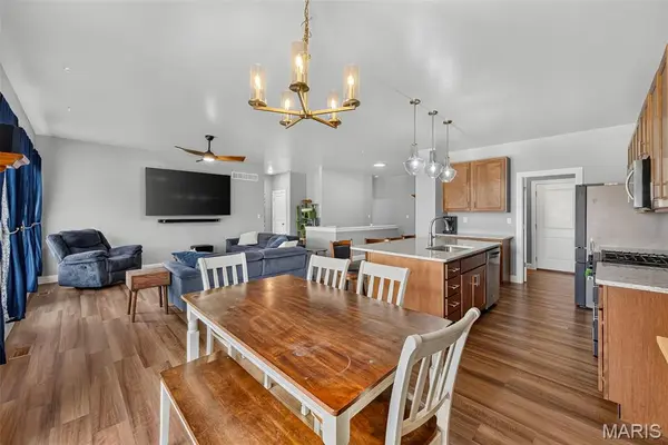 22707 Danison DR, Warrenton, MO 63383
