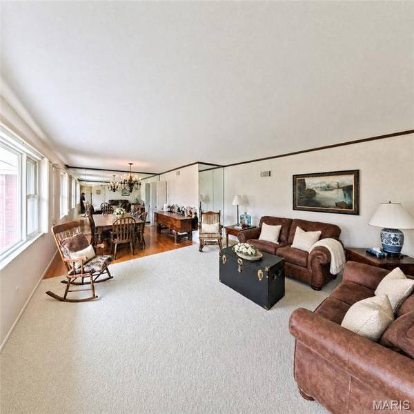 4150 Concord Oaks DR, St Louis, MO 63128
