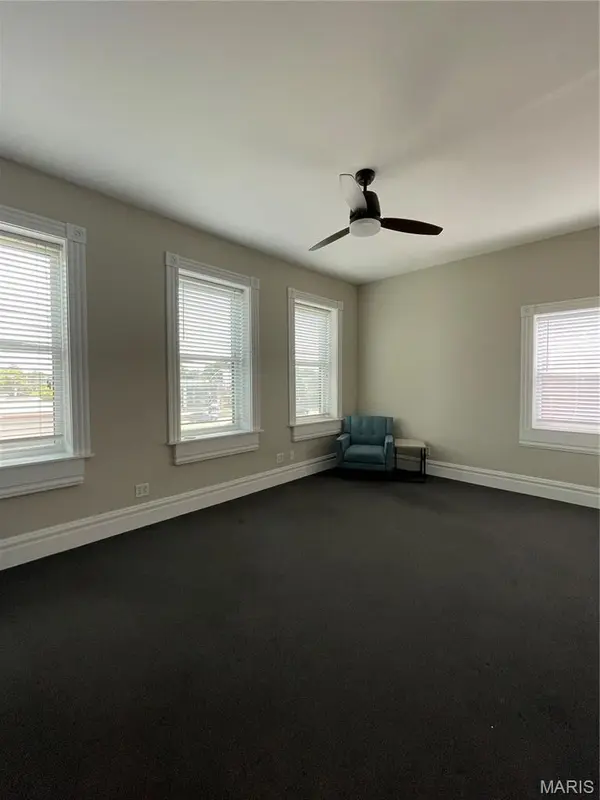 7225 Manchester RD, Maplewood, MO 64143