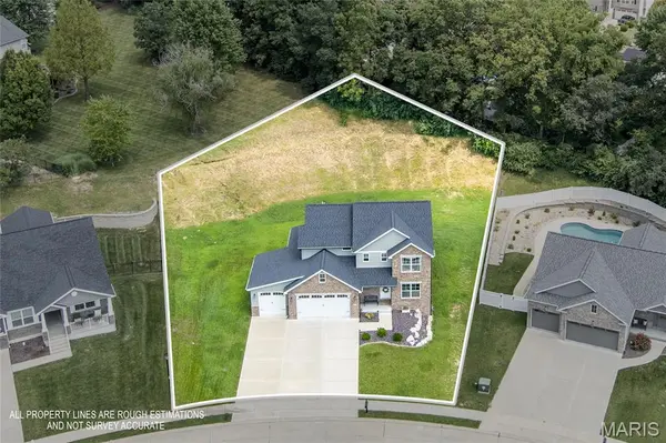 327 Star LN, Glen Carbon, IL 62034