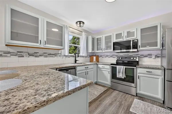 1339 Flintshire LN, Lake St Louis, MO 63367