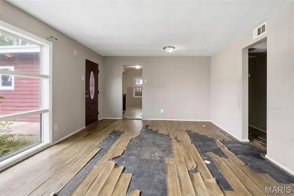 8443 Engler AVE, St Louis, MO 63114
