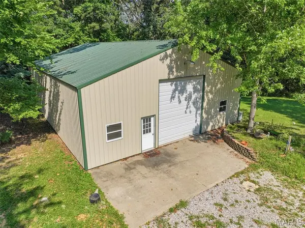 30998 Hutchison RD, Lebanon, MO 65536