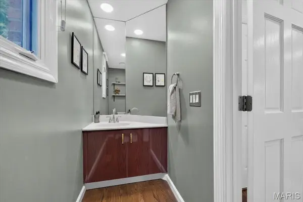 366 W Point CT, St Louis, MO 63130