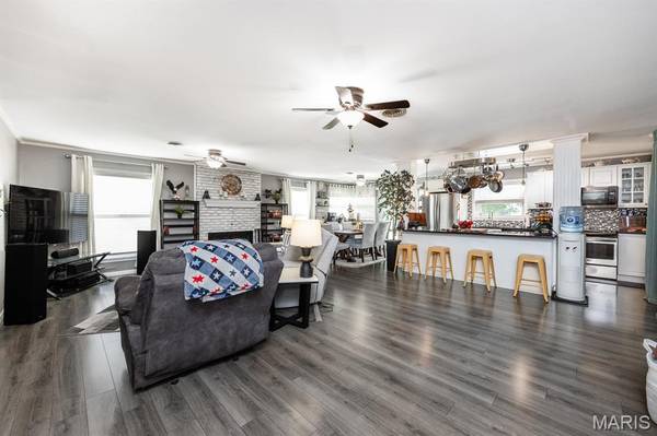 214 N Point RD, Fairview Heights, IL 62208