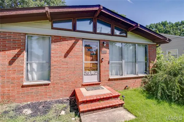 784 E Woodland DR, East Alton, IL 62024