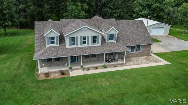 3816 Airport RD, Godfrey, IL 62035